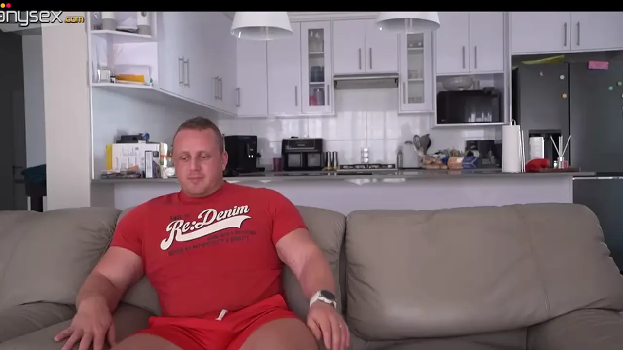 Amateur stepmom deepthroats and gets fucked hard on the couch, ending in a creampie
