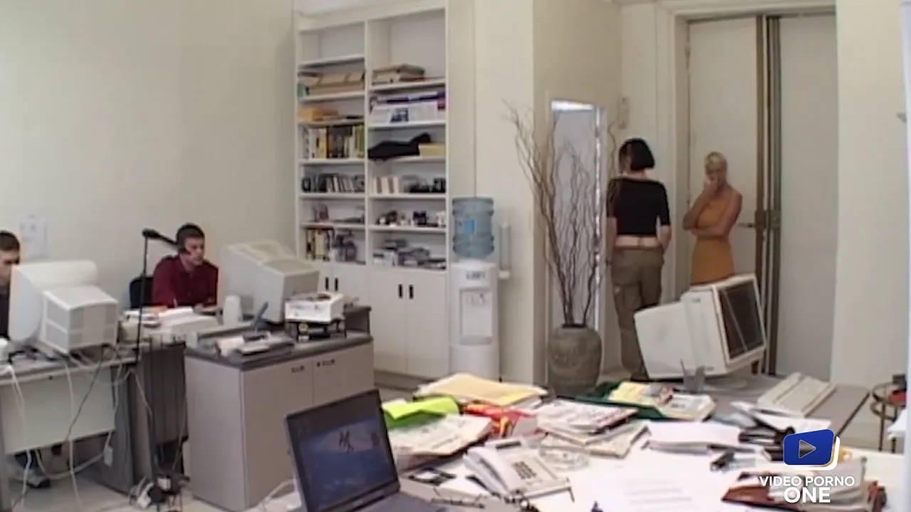 Sexy French MILF Lisa Crawford fucked by a man in front of spectators