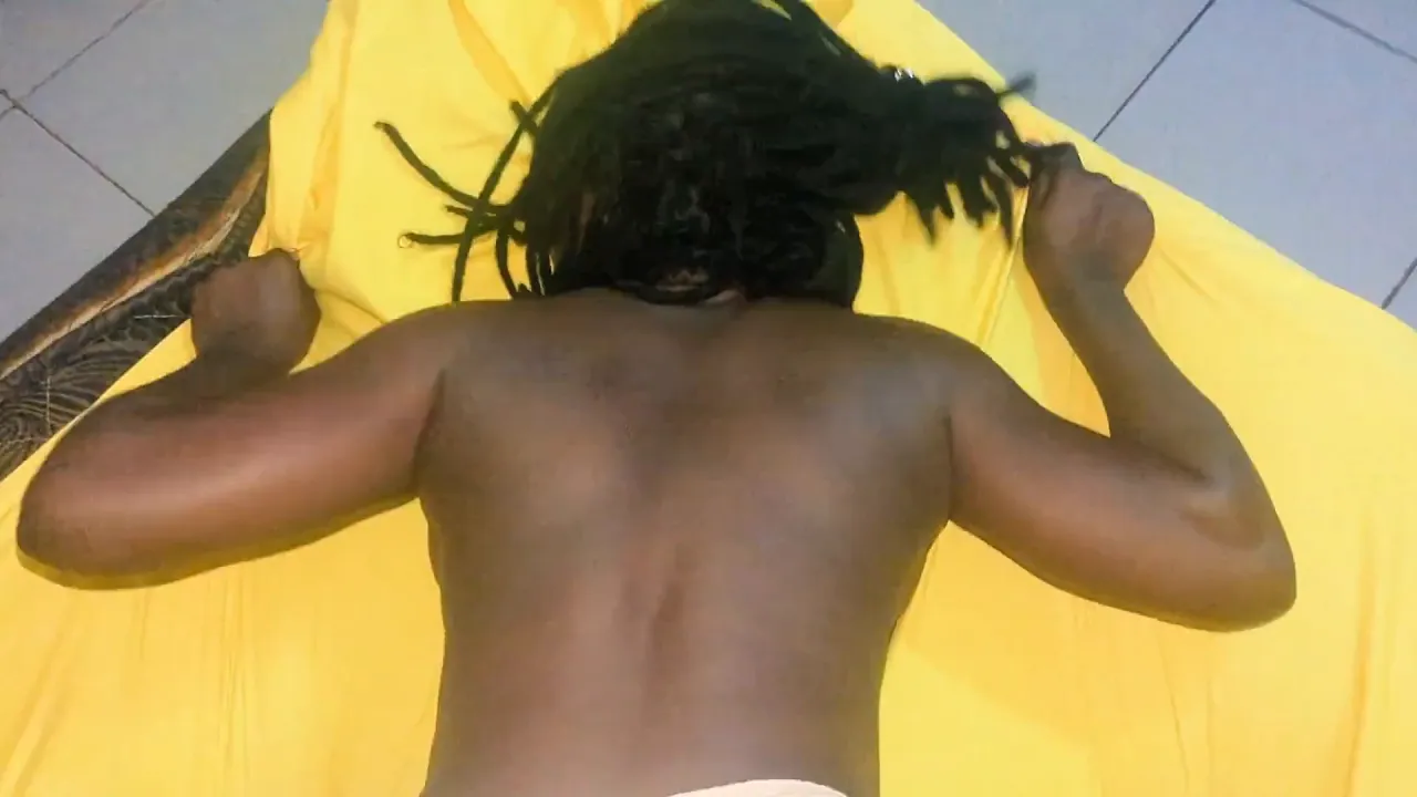 Ebony model Ebony Star rides reverse cowgirl on her boyfriend before he cums