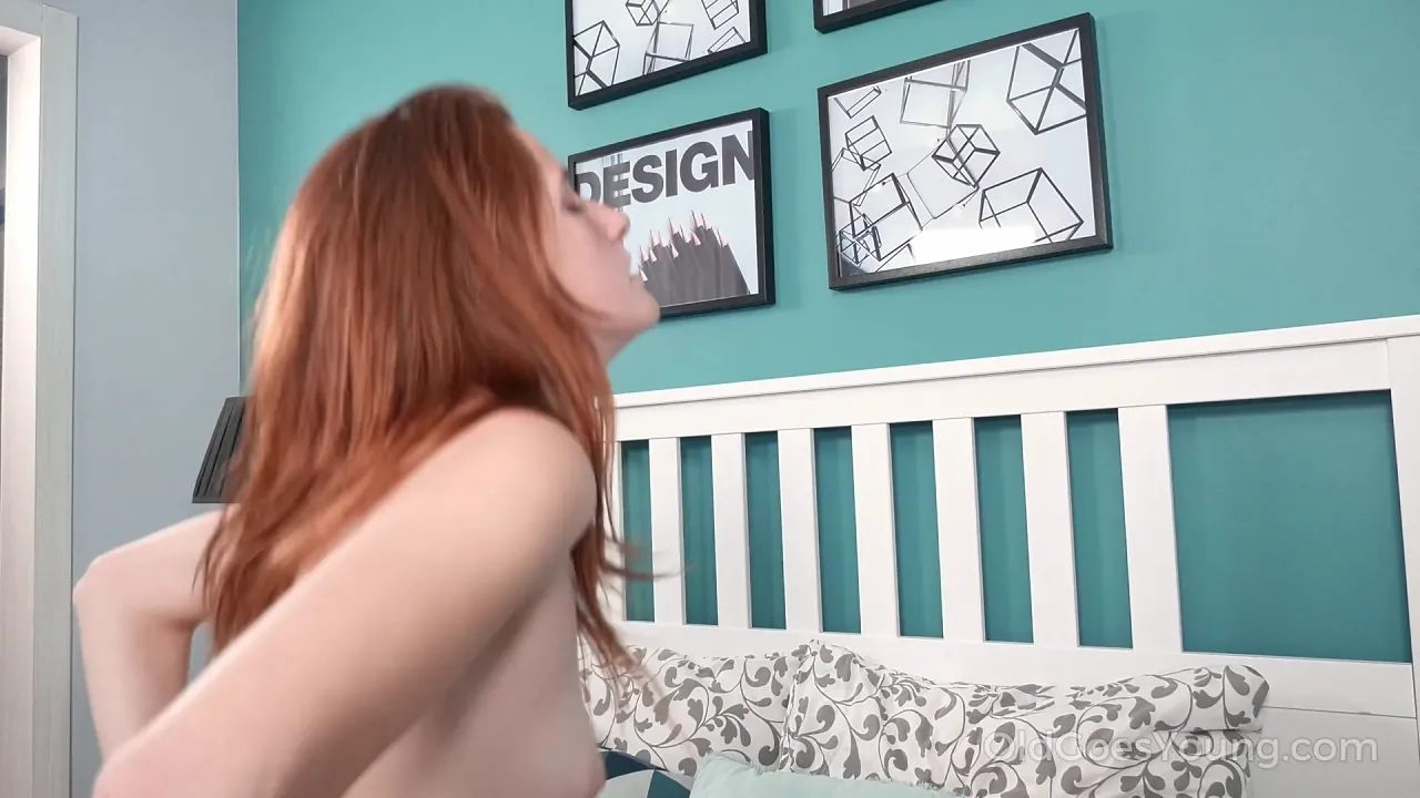Experienced man lures ginger cutie onto his wrinkled dick