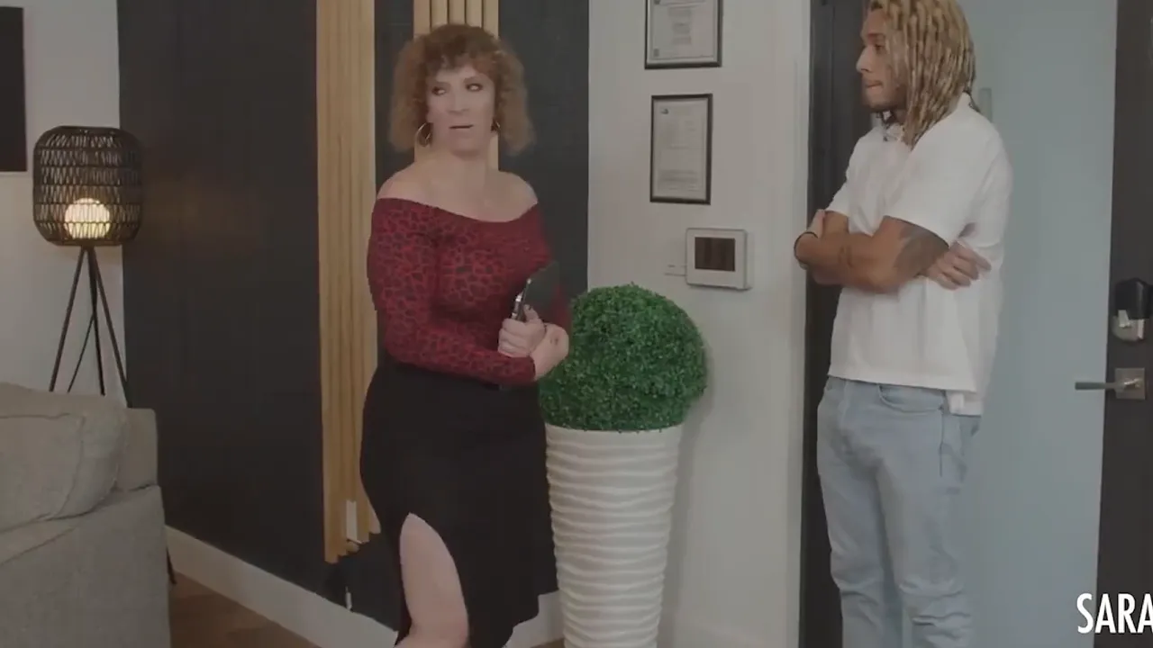 Curvy MILF Jay R deep throats BBC then gets fucked doggy and cowgirl on the couch