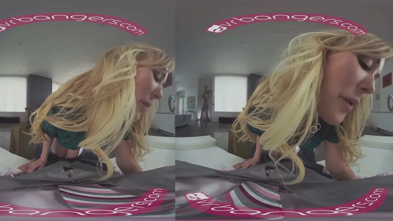 Curvy MILF Brandi Love takes a big cock in POV hardcore VR