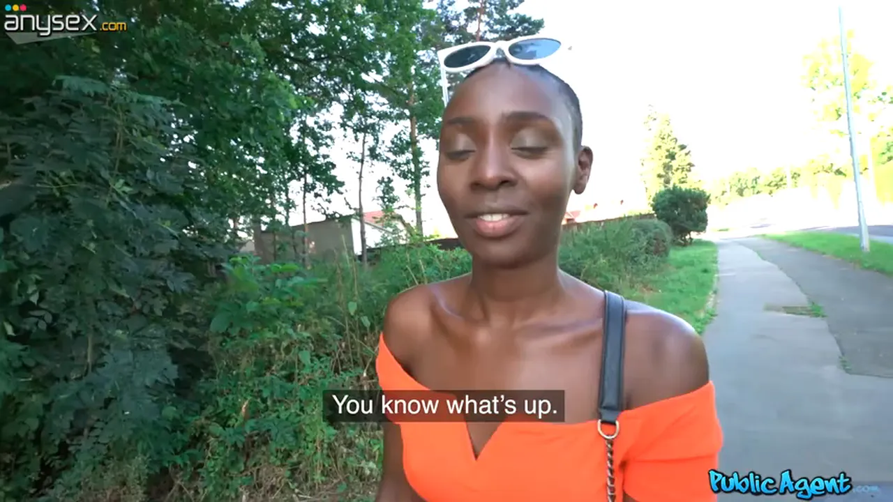 Hung white man takes Zaawaadi's big-assed ebony pussy in the forest