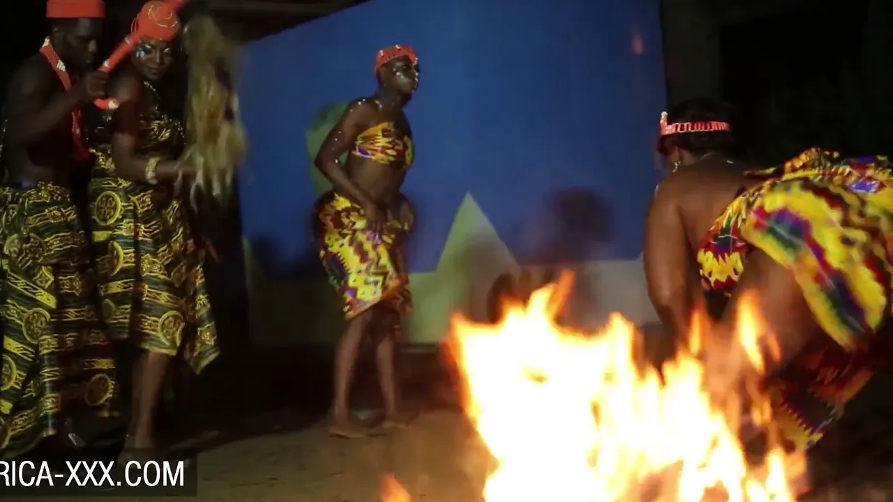 Two amateur Black beauties satisfy their friend