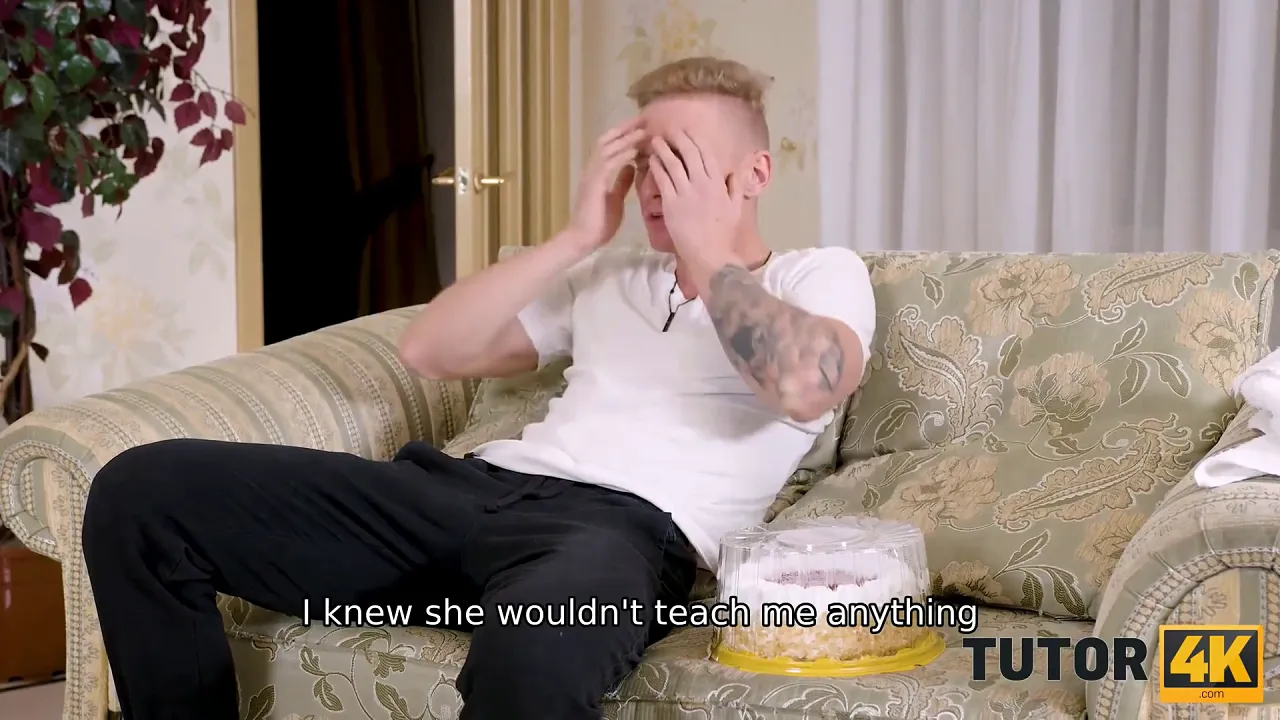 Russian mature cougar in stockings gets a blowjob from Martin Spell