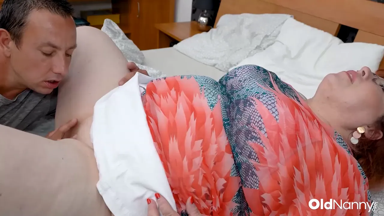 Mature blonde nanny seduces tattooed grandfather for hardcore sex in a bedroom