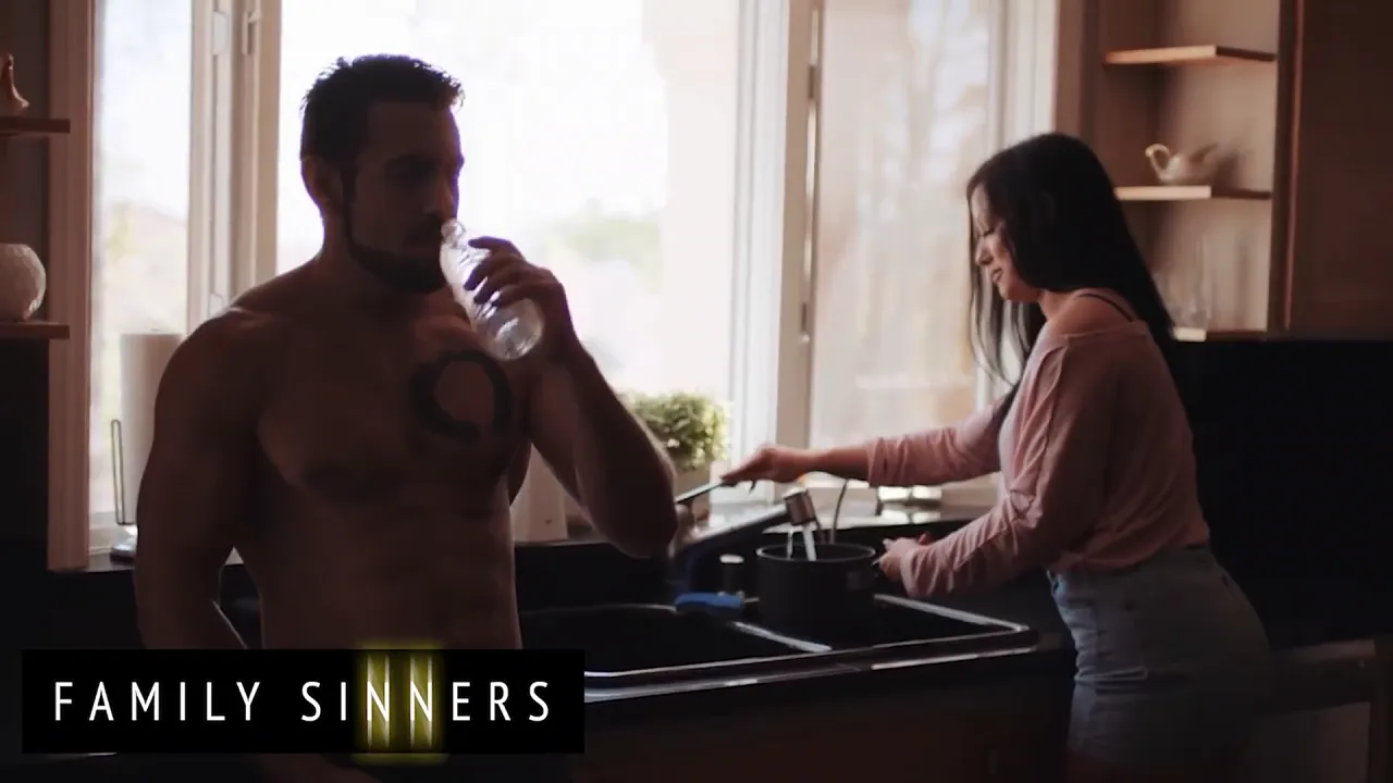 Jennifer White wants her masculine stepson and pleases him with good headjob
