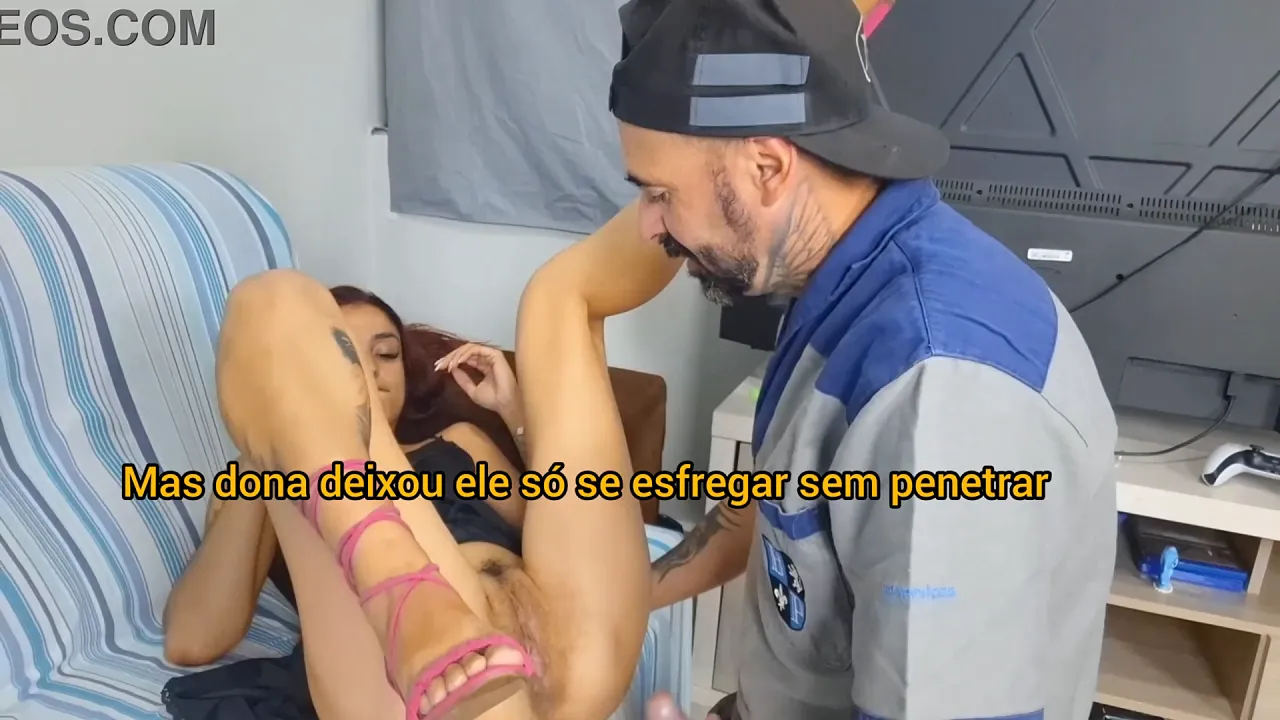 Housewife Fanny1 performs oral sex on internet technician Ator Zegalinha in her home