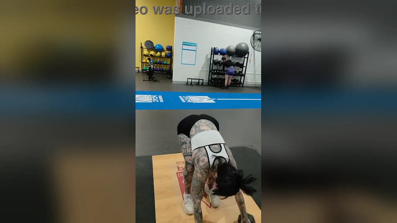 Melody Radford works out her big booty in workout clothes