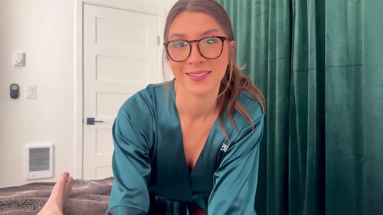 Amateur stepmom bounces on cock after letting him sniff her dirty panties
