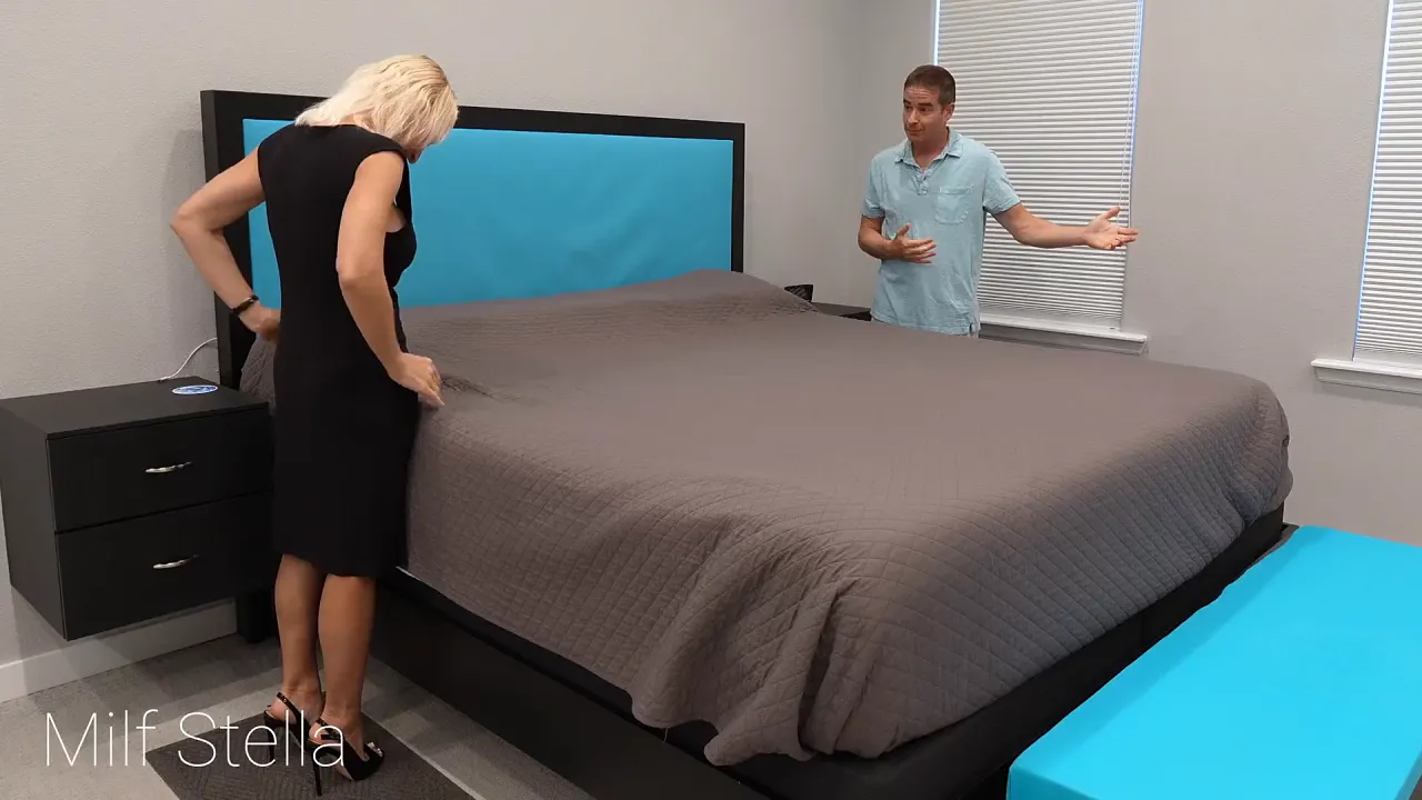 Mature stepsiblings share a bed for roleplay leading to creampie