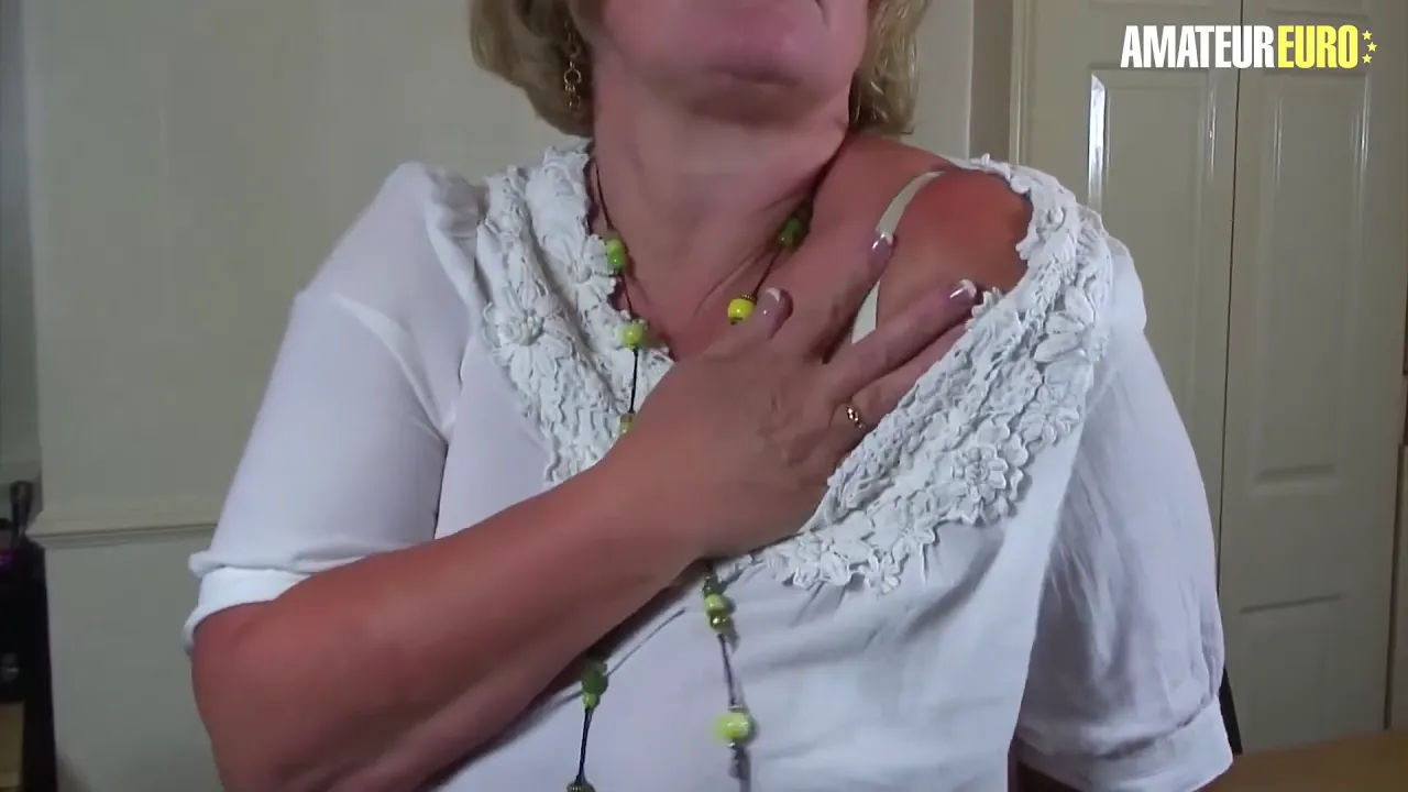 Curvy blonde granny Lacey Starr masturbates and cums hard