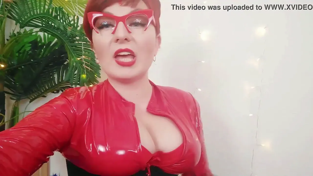 WatchMyCurves plays mistress teacher role in PVC while filming selfies