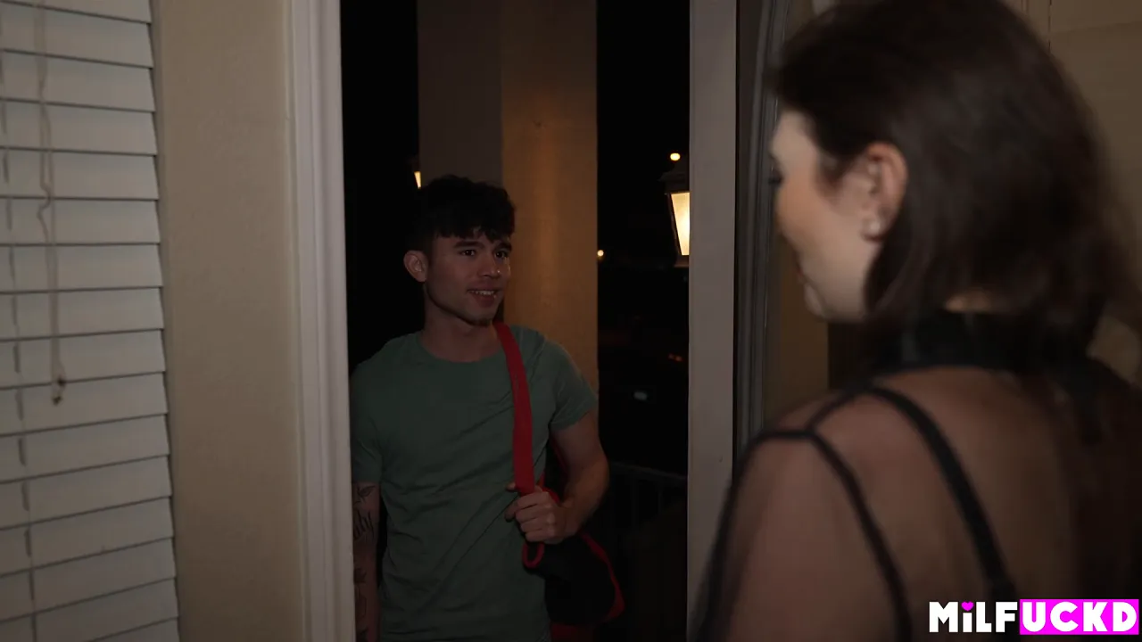 MILF Angelina Diamanti seduces delivery guy with big tits, handjobs and creampies