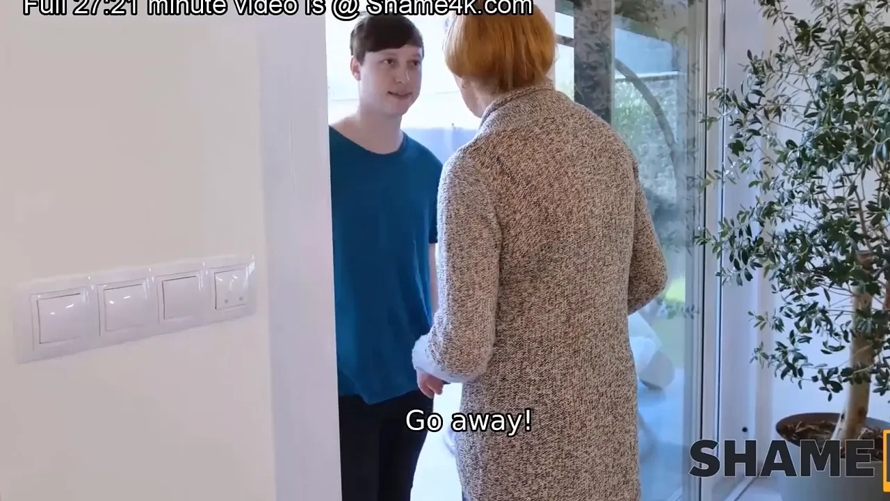 MILF seduces her young neighbor for a lustful blowjob and pussy licking