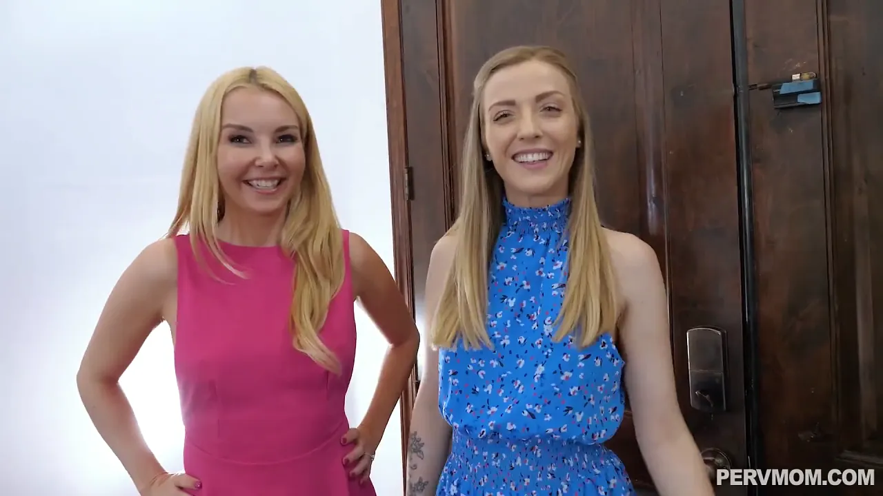 Blonde stepmom and stepdaughter share lucky guy in threesome