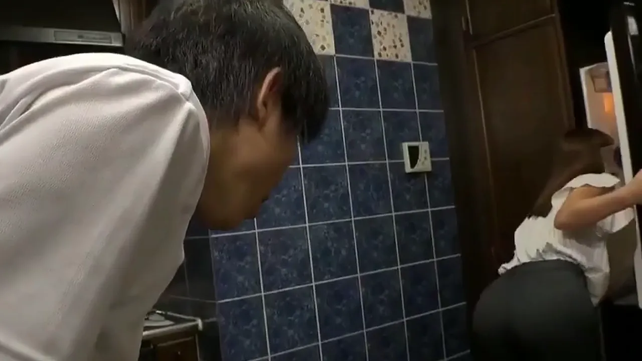 Japanese stepmom wants to fuck her stepson tonight