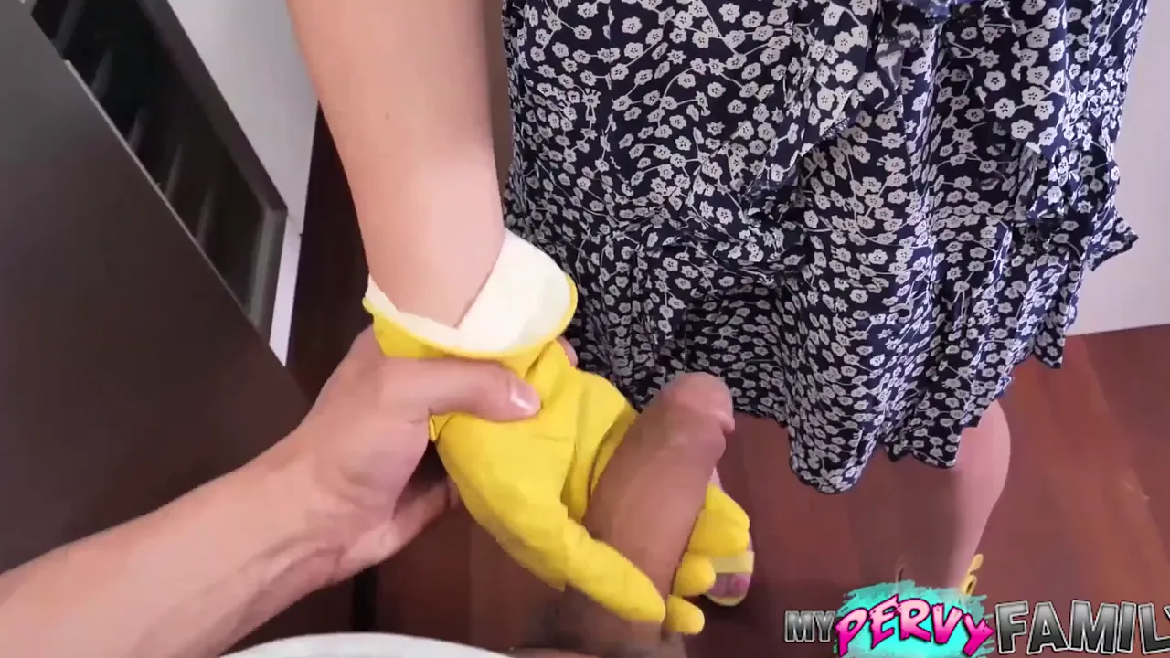 Blonde MILF Kit Mercer gets time frozen by stepson who fucks her stuck pussy