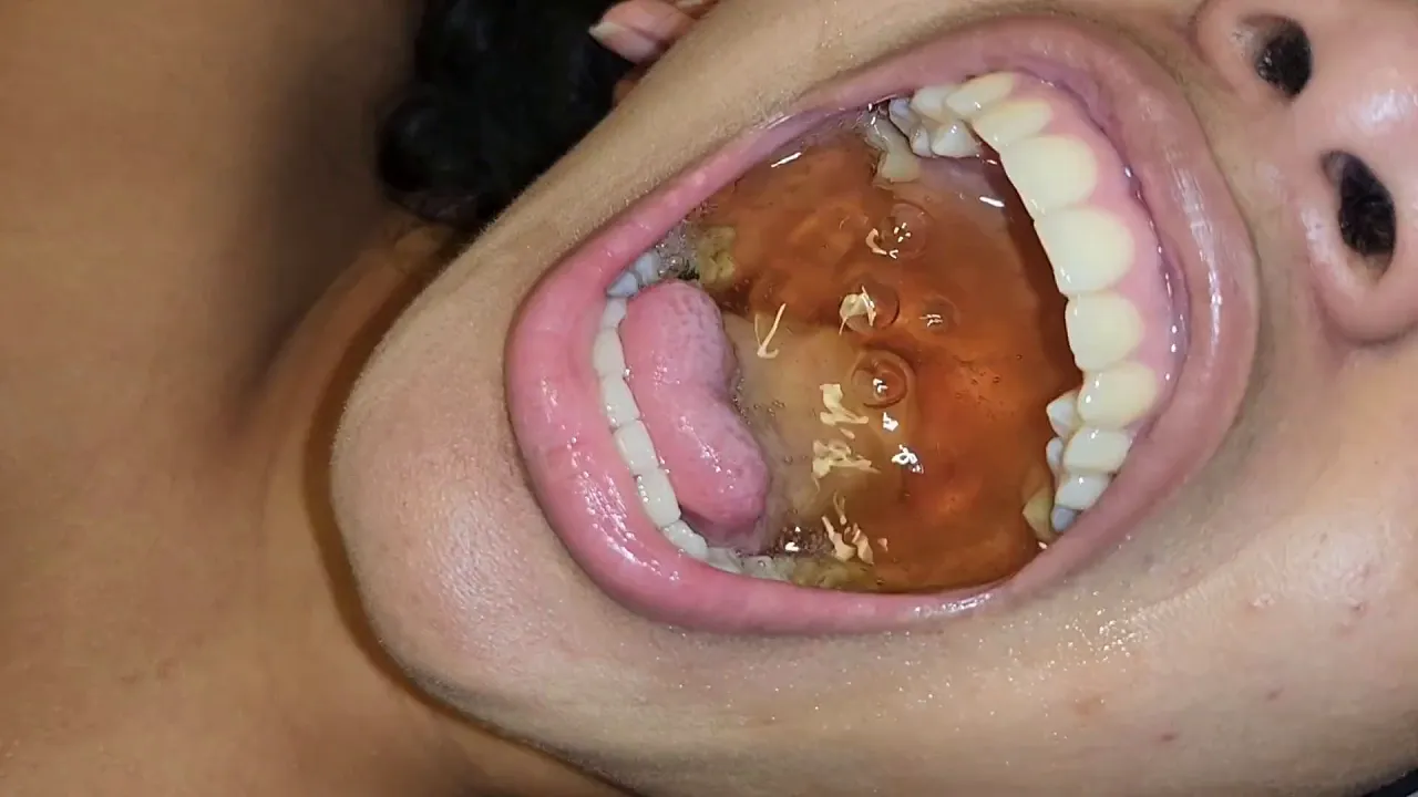 Bottomless Mouth deepthroats while drinking piss and sniffs cum