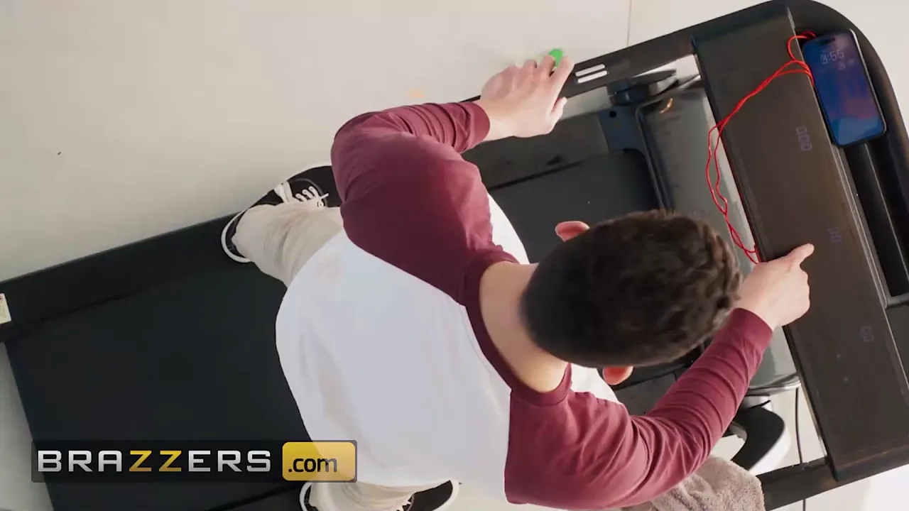 Blonde wife Lexi Luv gets her treadmill and pussy serviced by her handy ex-boyfriend