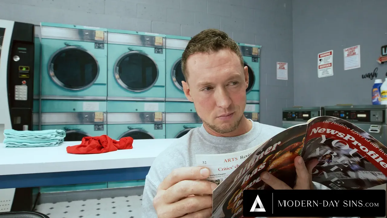 Voyeur Summer Col allows her cuckold husband to fuck Aaliyah Love in public laundromat