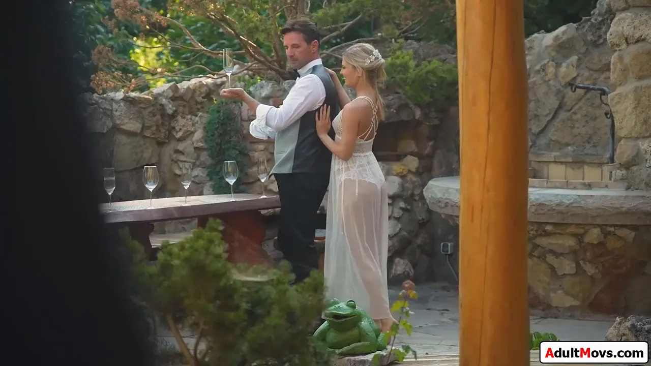 Petite bride is dped by hubby and waiter