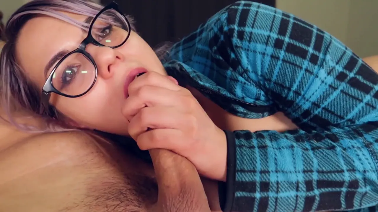 Teacher with big tits blows her nerdy student in a homemade blowjob video