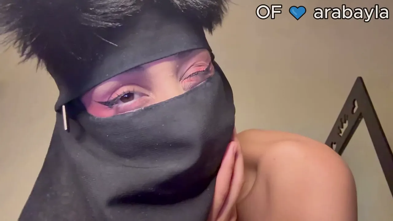 Arabaylaa has intense rough sex and a hard orgasm in the shower
