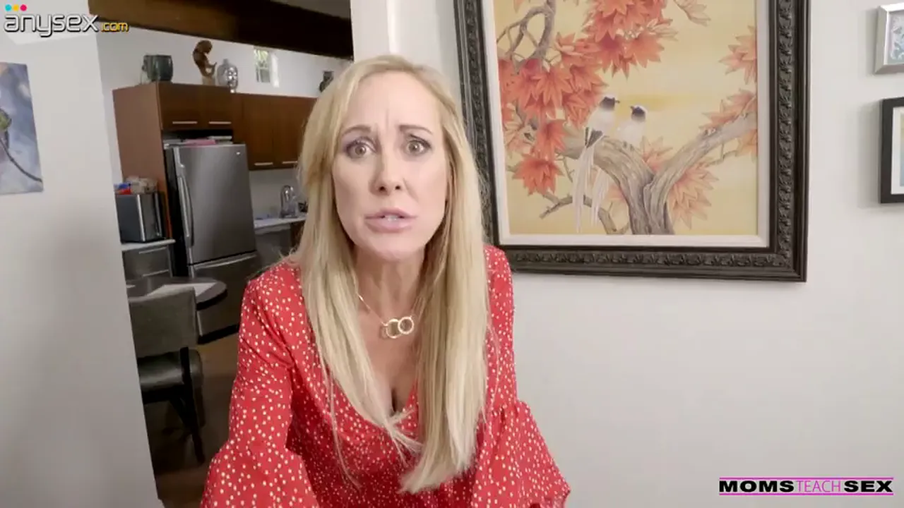 Brandi Love teaches Kiara Cole to blow her boyfriend's big cock in a threesome