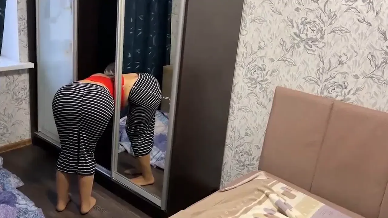 Tricky guy films POV as he pounds stepmom's big ass in homemade anal scene