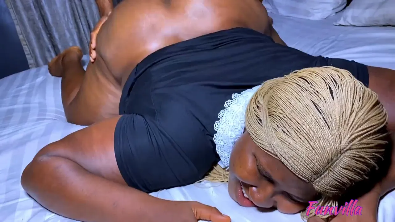 Sonia yakeeporn's thick wife bounces her big booty on camera