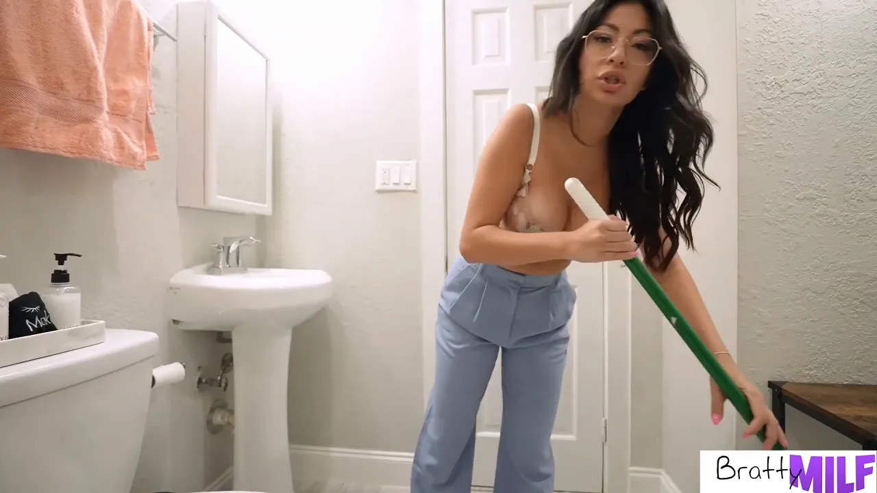 Babe big tits cumshot video