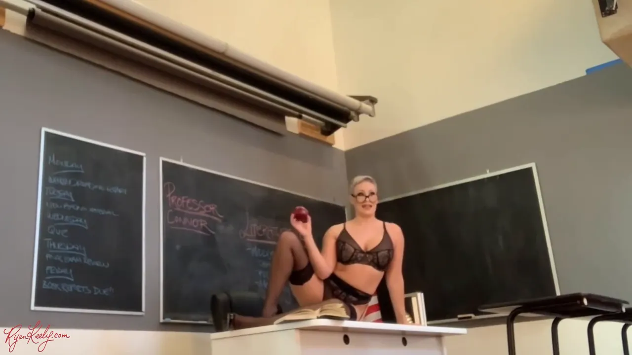Short-haired MILF Ryan Keely poses in a garter belt for exclusive BTS photoshoot