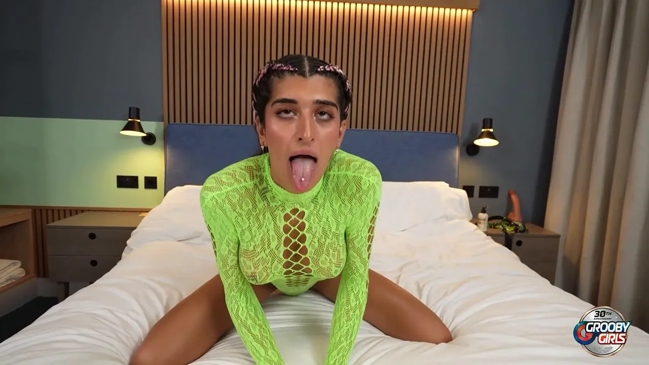 Emma Rose solo masturbation with anal and hardcore fetish toys