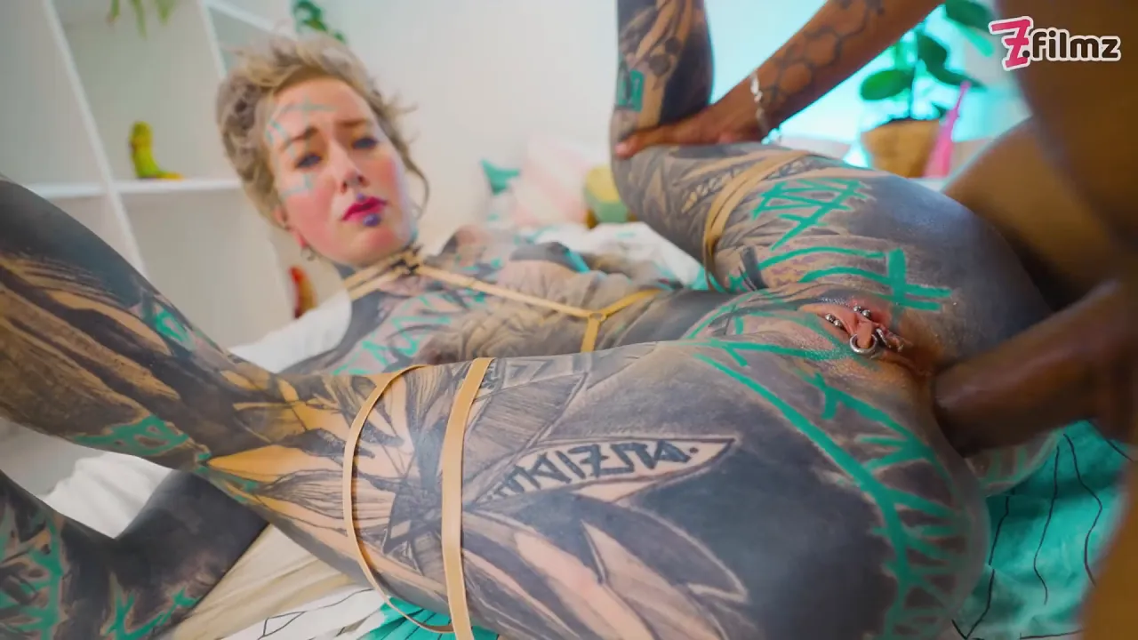 Alternative babe Anuskatzz gets her ass and pussy drilled by BBC