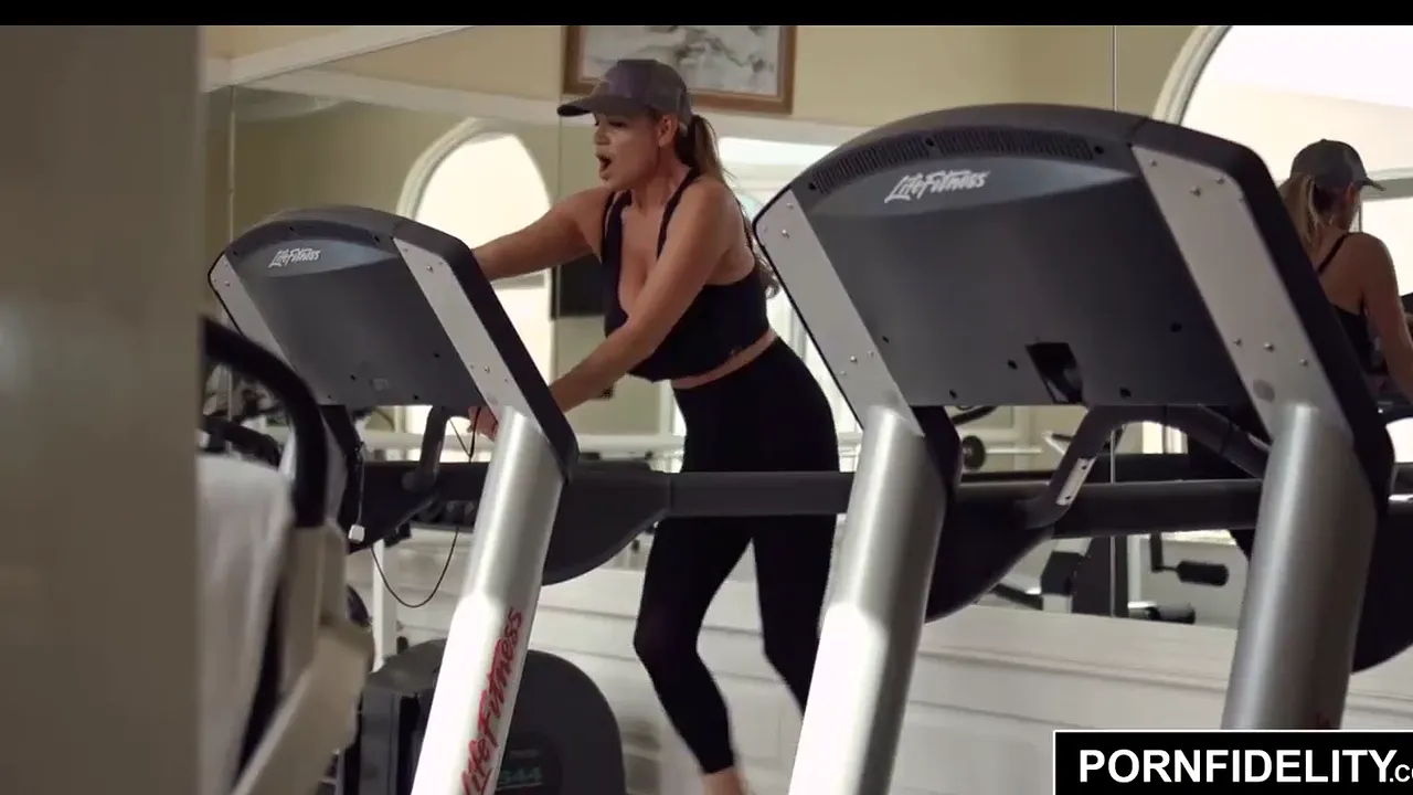 Mature Kelly Madison sucks and fucks her blindfolded lover in the gym shower