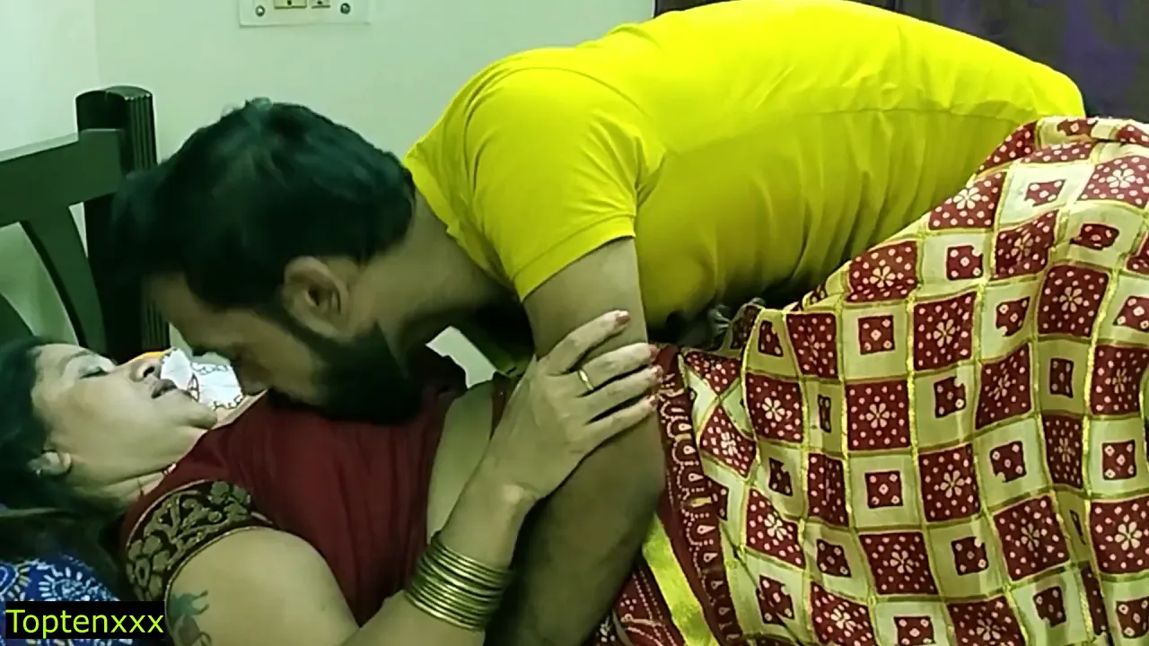 Indian MILF aunty secretly fingers her son-in-law