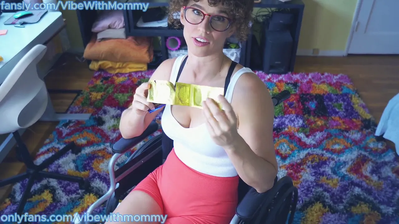 Jewish stepmom blows and fucks her stepson with condom then without