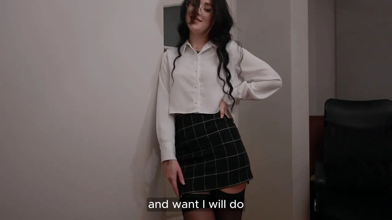 Office boss gets deepthroat blowjob and cums in her mouth