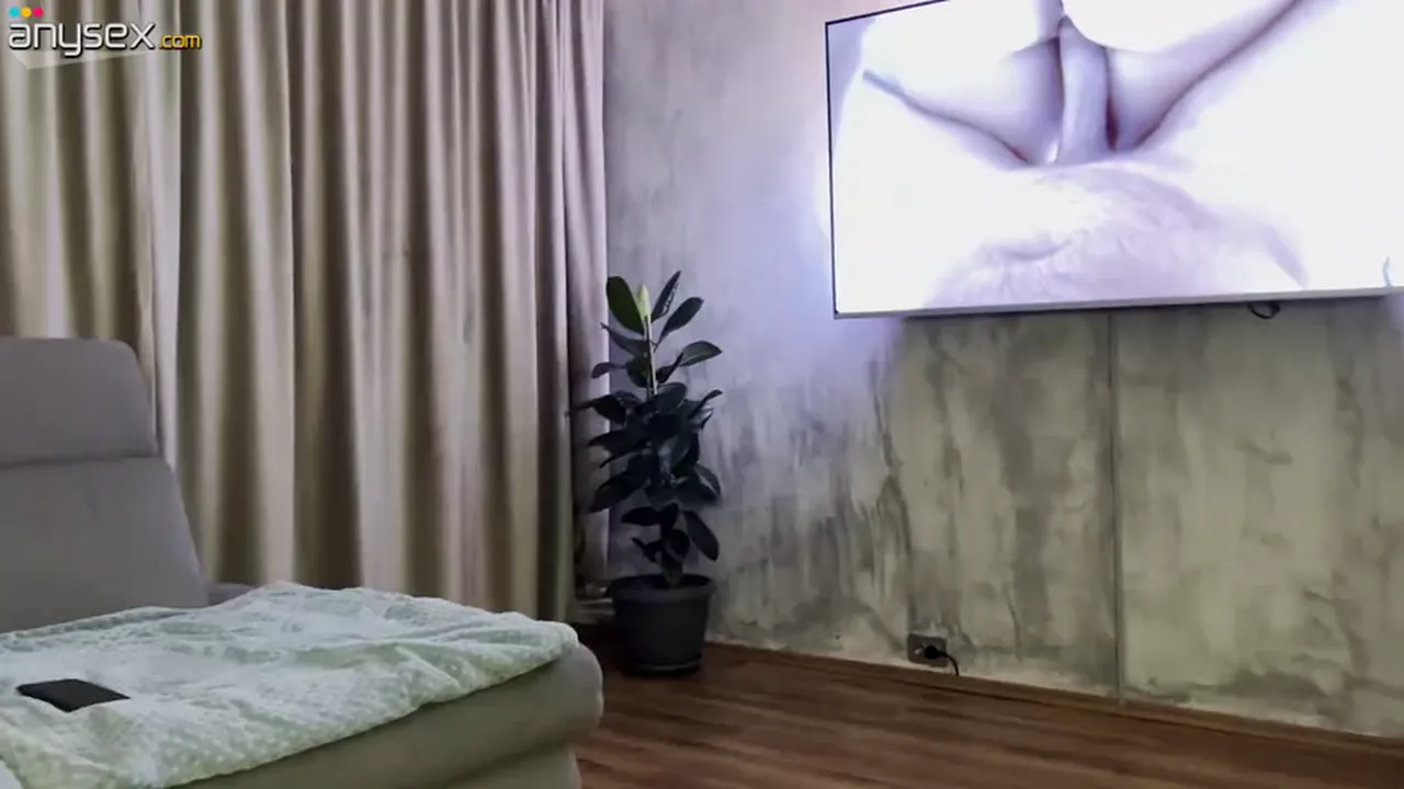 Amateur stepmom helps her stepson reach a deepthroat-ass-fucking-orgasm
