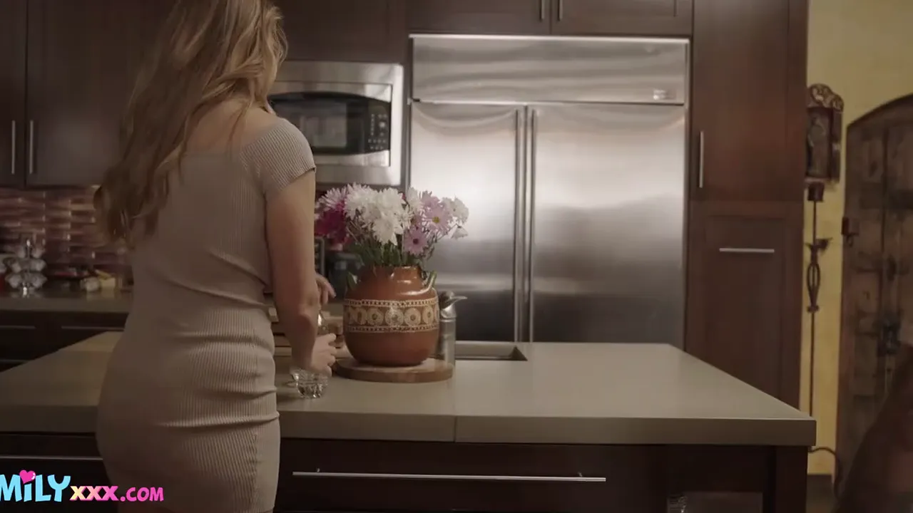 Anal fucking in reverse cowgirl and facial for blonde MILF stepmother