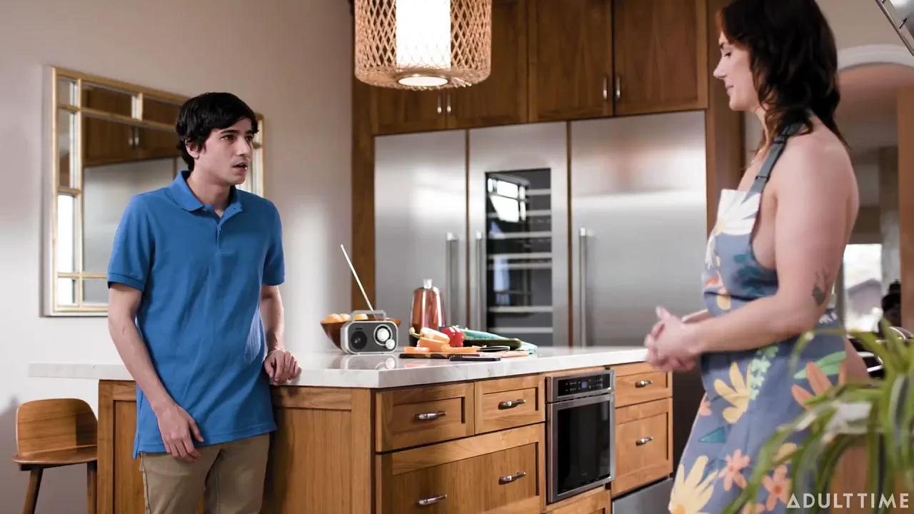 Very valuable sexual experience with PAWG housewife stepmom Siri Dahl